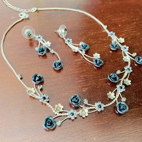 Black Rose Silver Grey Rhinestone Vintage Antique Necklace Earrings Romantic Set - Picture 6 of 7